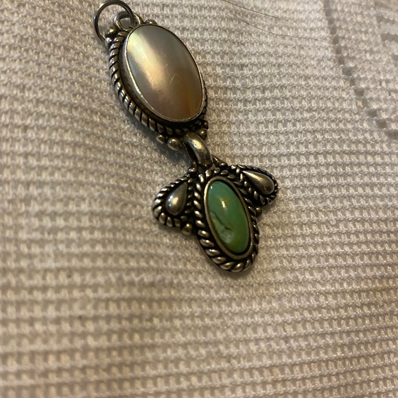 Elegant Silver and Opal Pendant - Picture 7 of 7